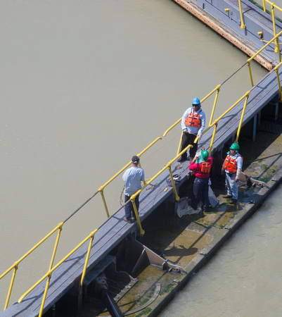 Canal workers at Miraflores.